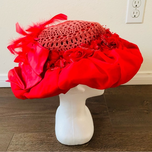 Handcrafted hat - Picture 1 of 8
